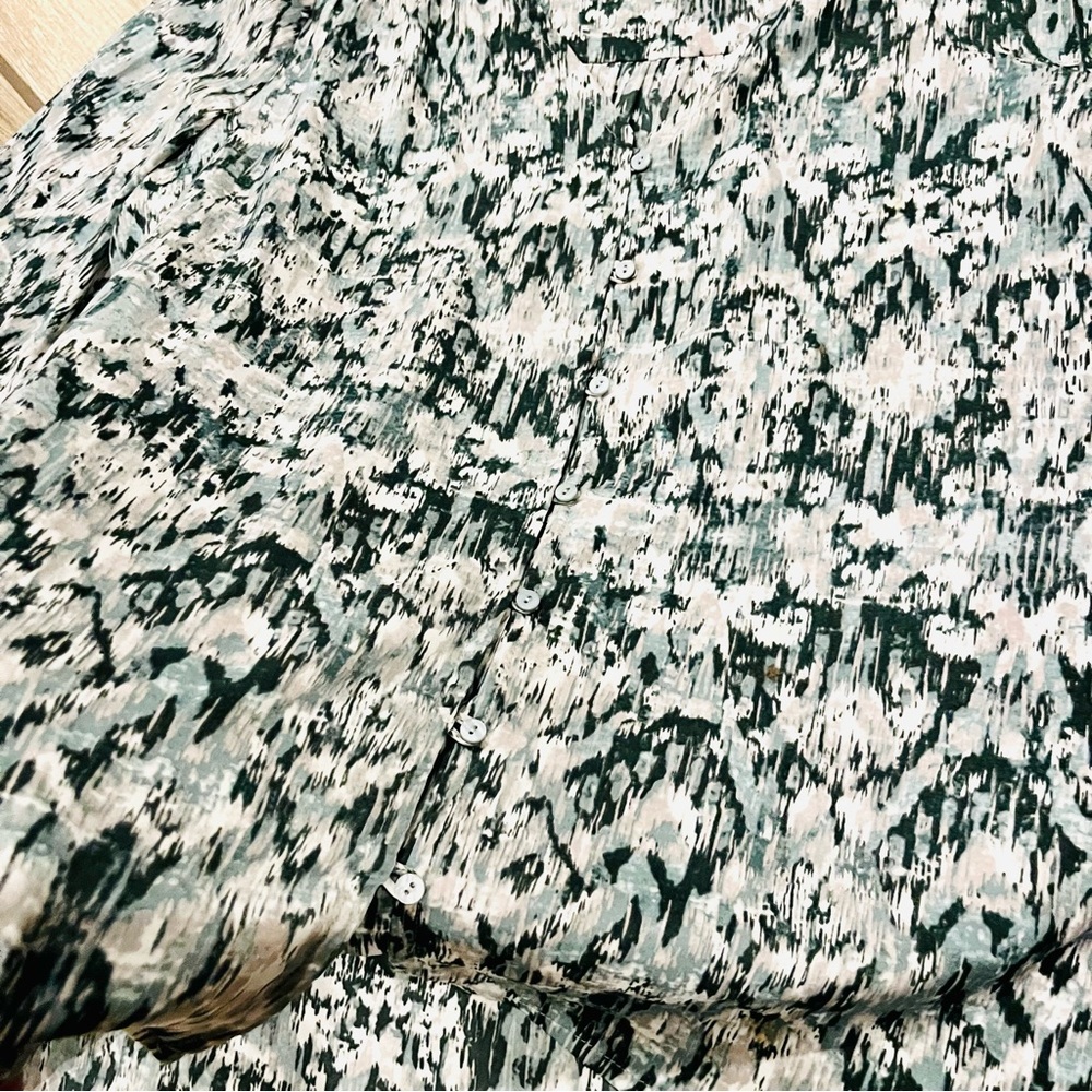 Liverpool Printed V Neck Long Sleeve Button Blouse size XL misty sage ikat - Picture 9 of 15